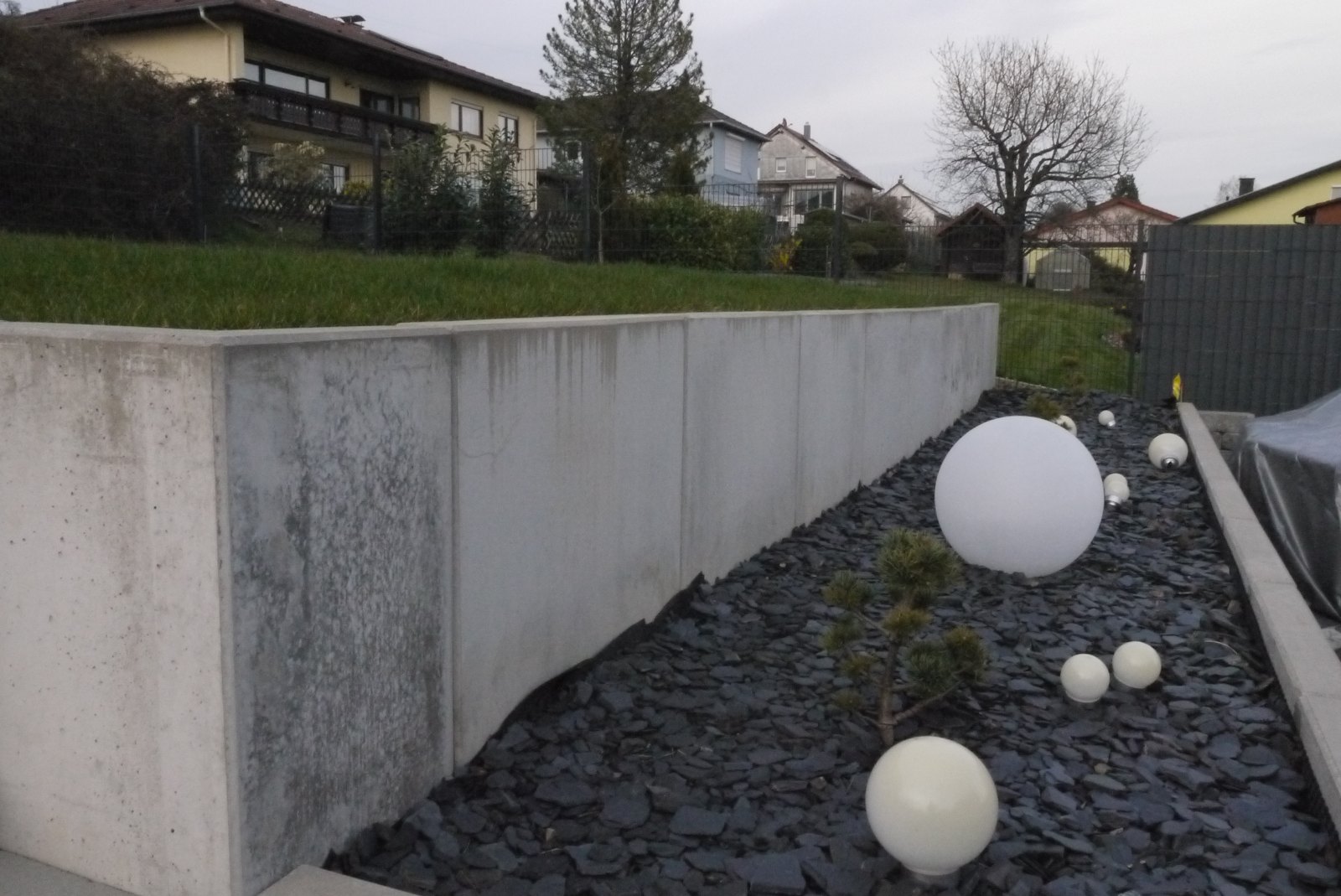 Stufenanlage und moderne Außenfläche